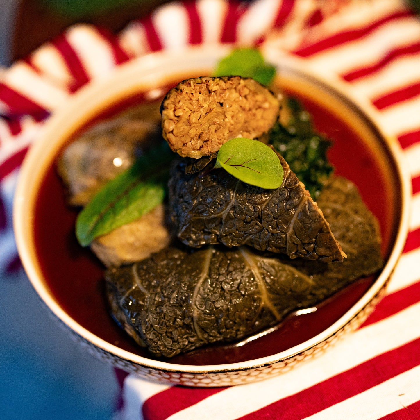 Gołąbki z borowikami w wegetariańskim sosie demi glace